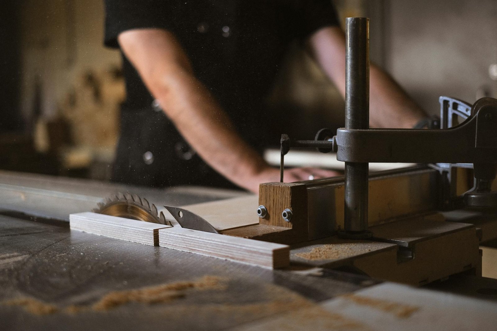 crop joiner with metal table saw